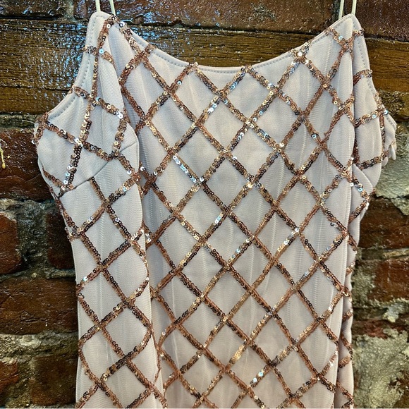 Showpo. RHYTHM OF LOVE DRESS, ROSE GOLD SEQUIN, size US 4 - Picture 8 of 10